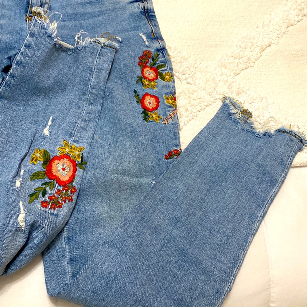 ZARA Floral Embroidered Distressed Bottom Jeans